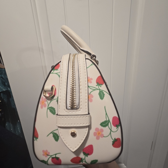 Kate Spade Cream Strawberry Print Women's Bag - Picture 5 of 7